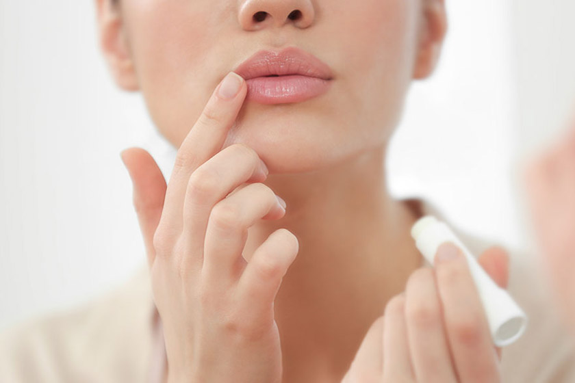 خشکی دور لب