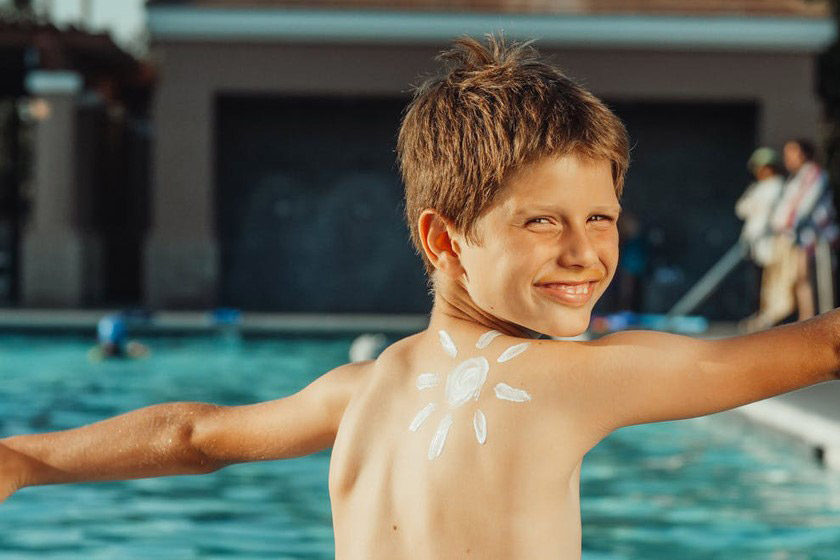  استفاده از کرم ضد آفتاب در پاییز