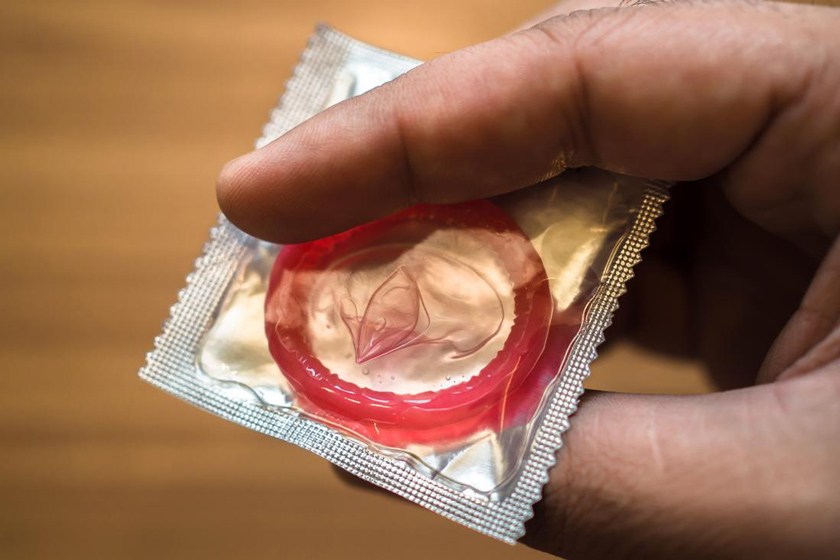طرز استفاده از کاندوم
