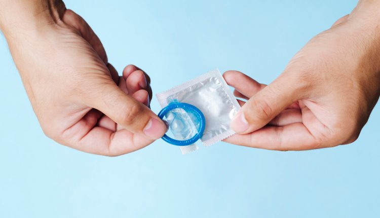 طرز استفاده از کاندوم