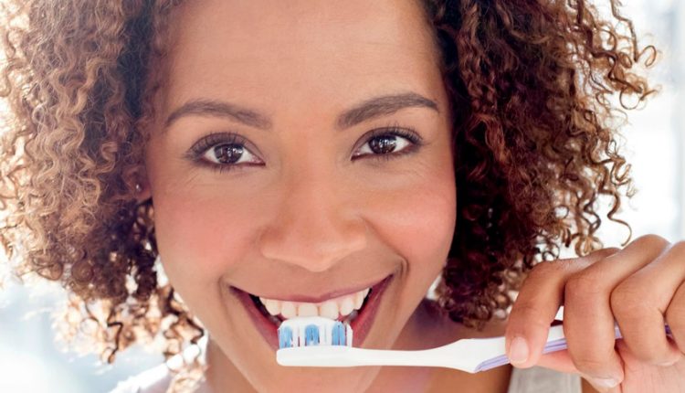 فواید استفاده از خمیر دندان حاوی فلوراید