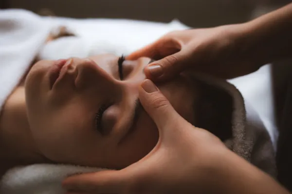 خاصیت معجزه آسای ماساژ صورت