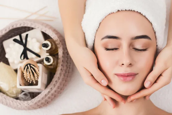 ماساژ پوست چیست و چه اثراتی بر روی پوست دارد؟