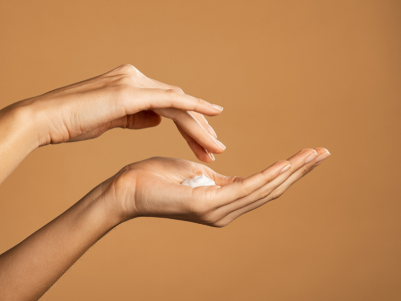 علت خشکی پوست دست