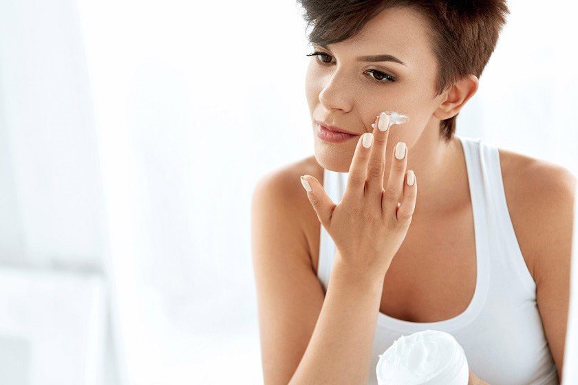 استفاده از لوسیون برای پاکسازی آرایش