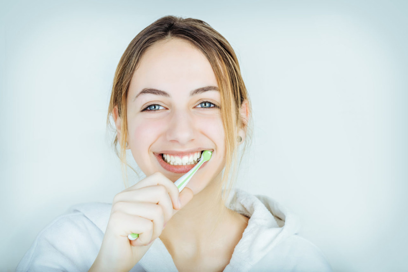 تأثیر مسواک بر پیشگیری از بیماری‌های لثه