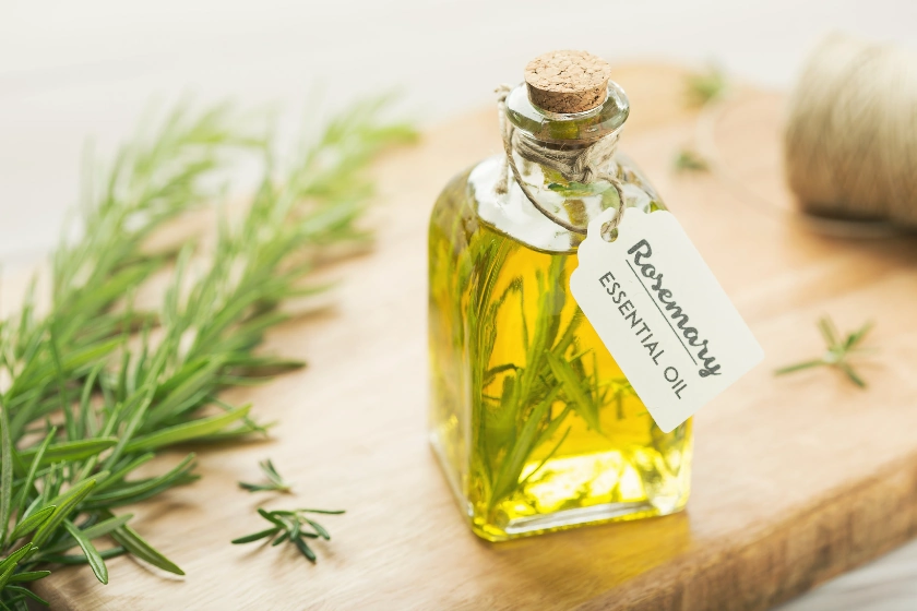 خواص روغن رزماری