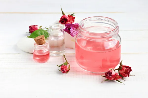 گلاب چه مزایایی برای صورت دارد؟